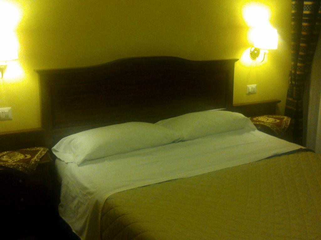 3 Lati Di Pitagora B&B Рим Экстерьер фото