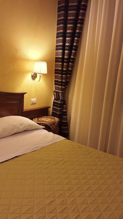 3 Lati Di Pitagora B&B Рим Экстерьер фото