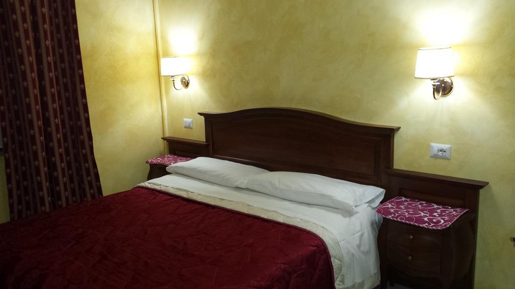 3 Lati Di Pitagora B&B Рим Экстерьер фото