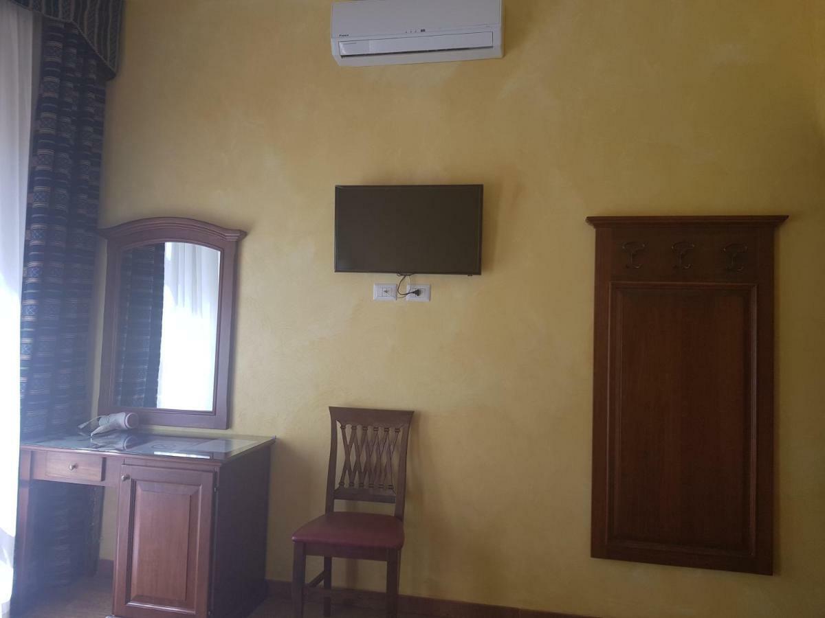 3 Lati Di Pitagora B&B Рим Экстерьер фото